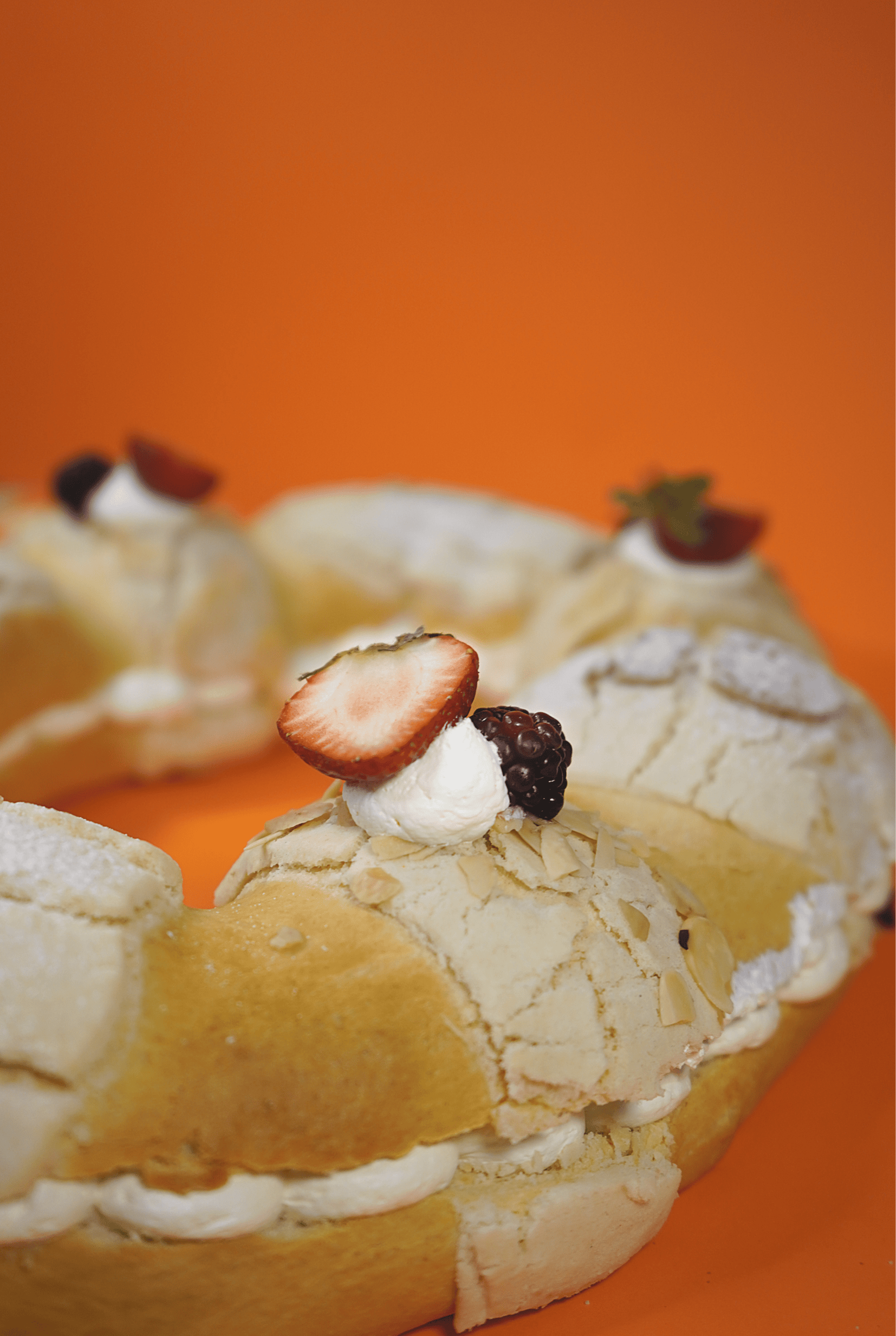 Rosca Frutos Rojos view 3